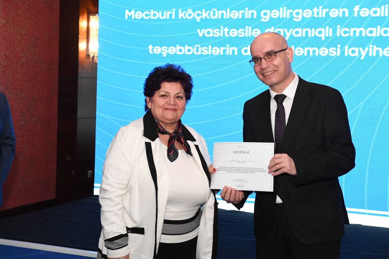 Məcburi köçkünlərin gəlirgətirən fəaliyyətlərə təşviqi diqqət mərkəzindədir