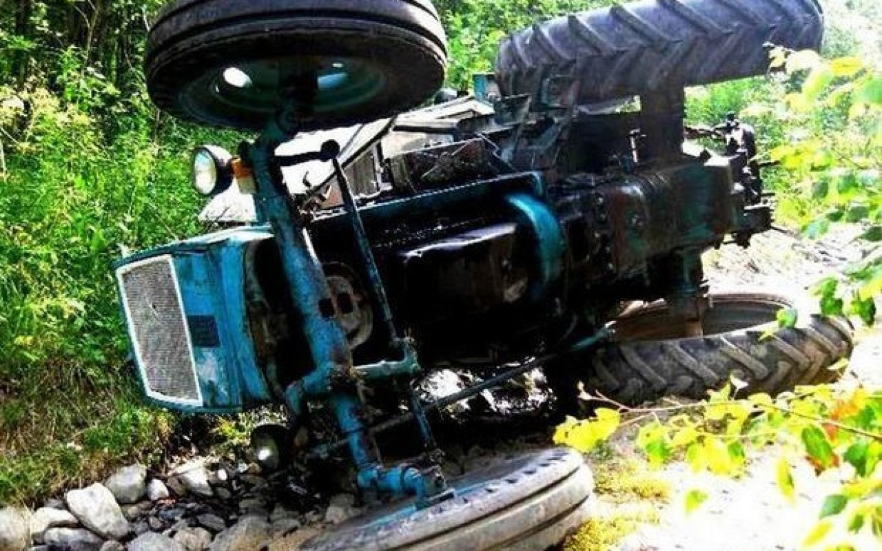 Tovuzda traktorla yük maşını toqquşdu-  Xəsarət alanlar var