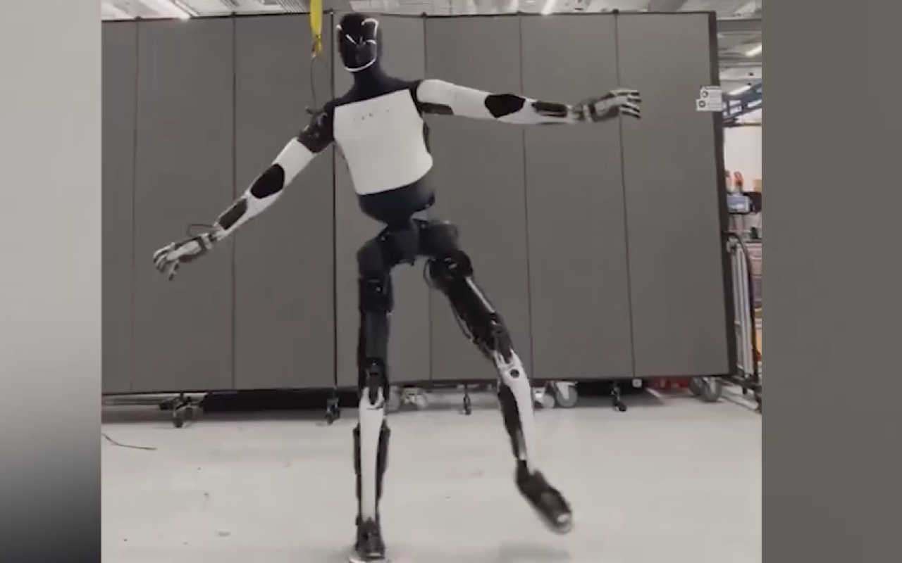 Rəqs edən robot... -VİDEO Rəqs edən robot... -VİDEO