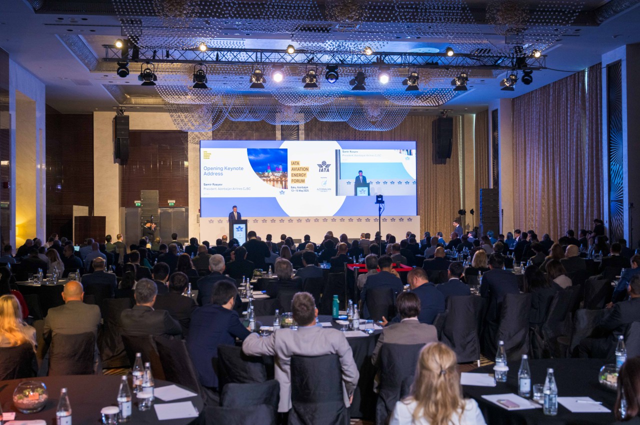 Bakıda IATA-nın Aviasiya Enerji Forumu işə başladı - FOTOLAR