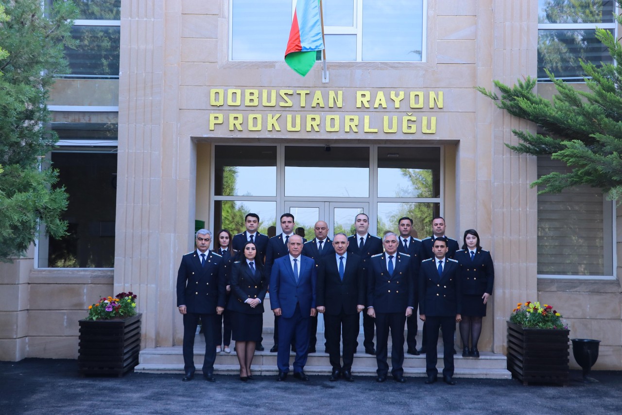 Baş prokuror Qobustanda vətəndaşları qəbul etdi - FOTOLAR
