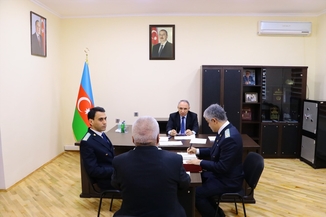 Baş prokuror Qobustanda vətəndaşları qəbul etdi - FOTOLAR