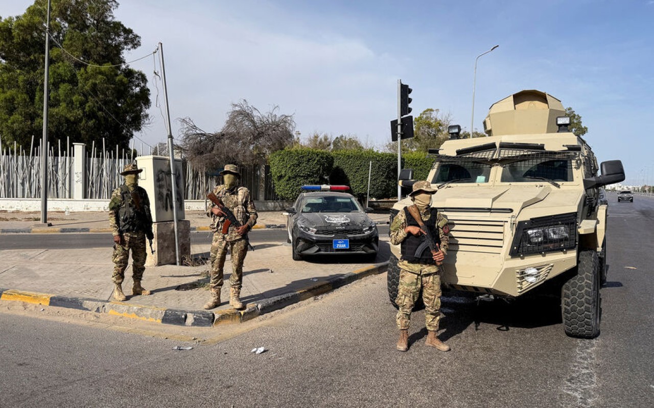 Tripolidə toqquşmalar yenidənbaşlayıb Tripolidə toqquşmalar yenidənbaşlayıb