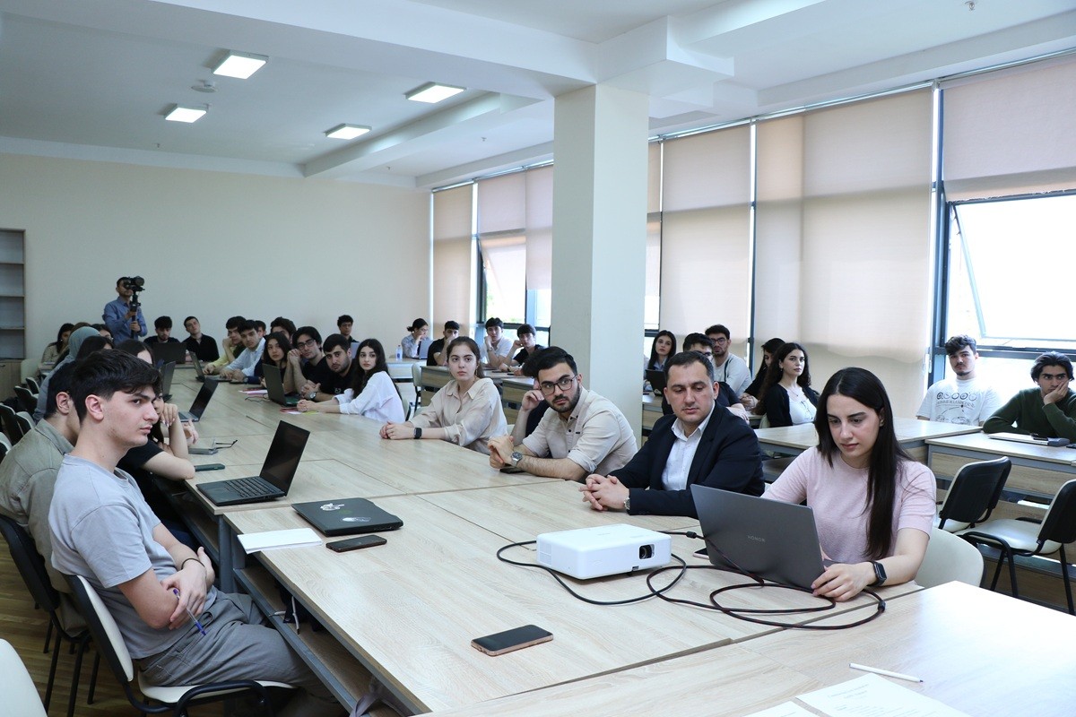 AzMİU tələbələri Hakatonda bacarığını nümayiş etdirir - FOTOLAR
