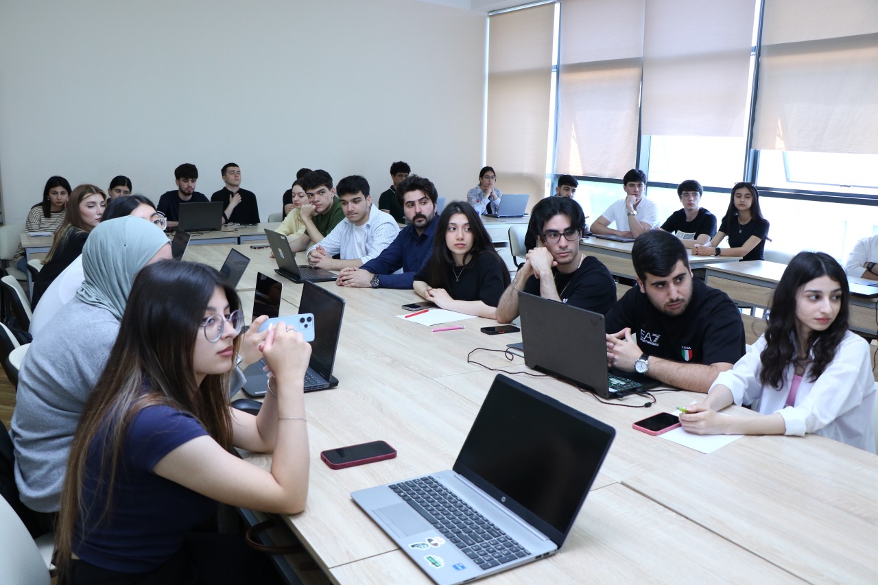 AzMİU tələbələri Hakatonda bacarığını nümayiş etdirir - FOTOLAR