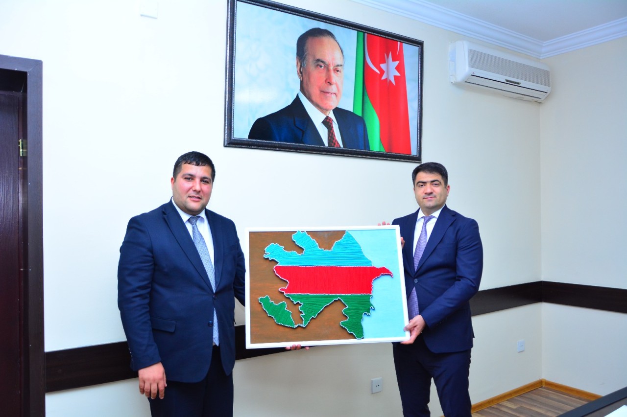 Seymur Orucov məktəbliləri təltif etdi - FOTOLAR