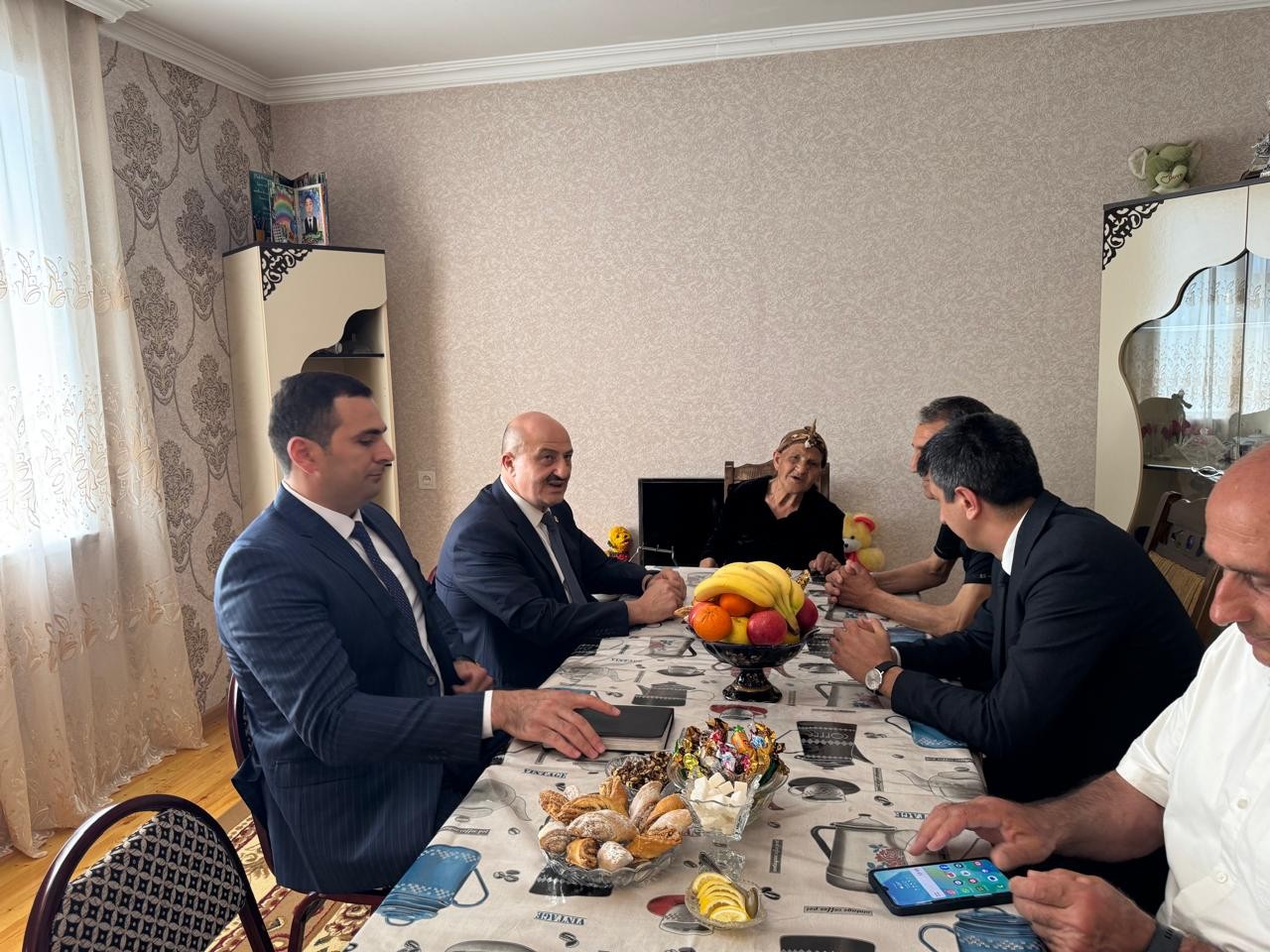 Deputat Asif Əsgərov Zaqatalada şəhid ailəsini ziyarət edib - FOTOLAR