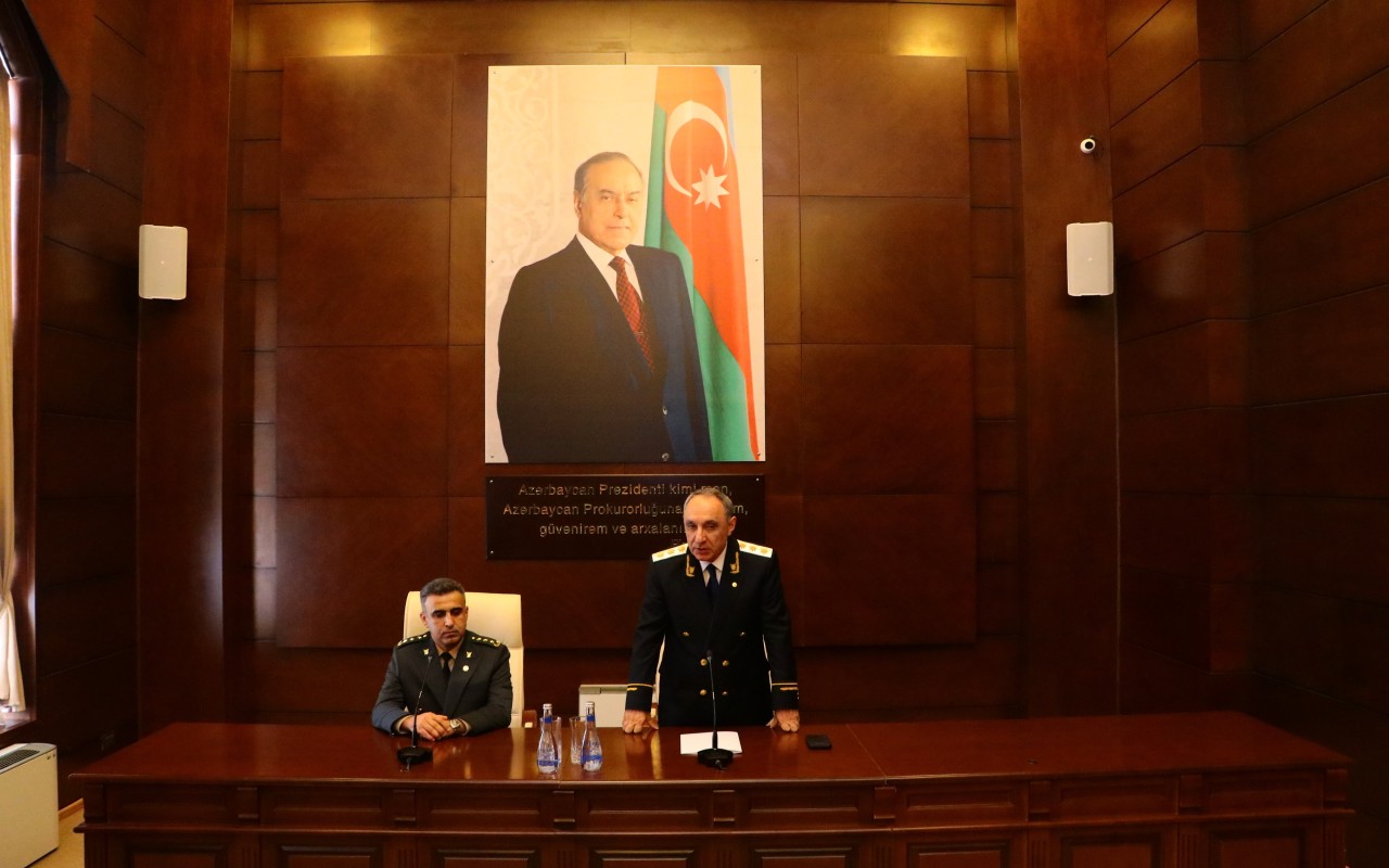 Kamran Əliyev yeni Hərbi prokuroru kollektivə təqdim etdi- FOTOLAR Kamran Əliyev yeni Hərbi prokuroru kollektivə təqdim etdi- FOTOLAR