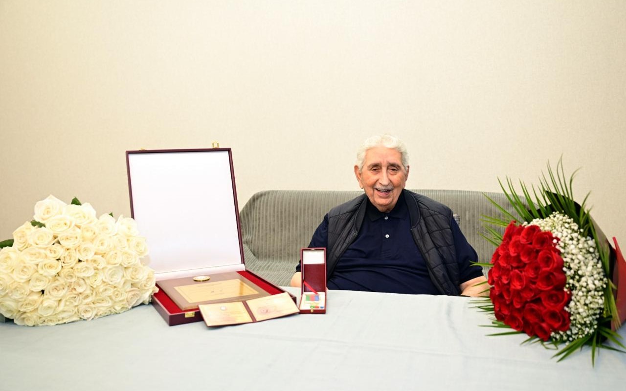 Arif Babayevə Heydər Əliyev Mükafatı təqdim olundu -FOTO Arif Babayevə Heydər Əliyev Mükafatı təqdim olundu -FOTO