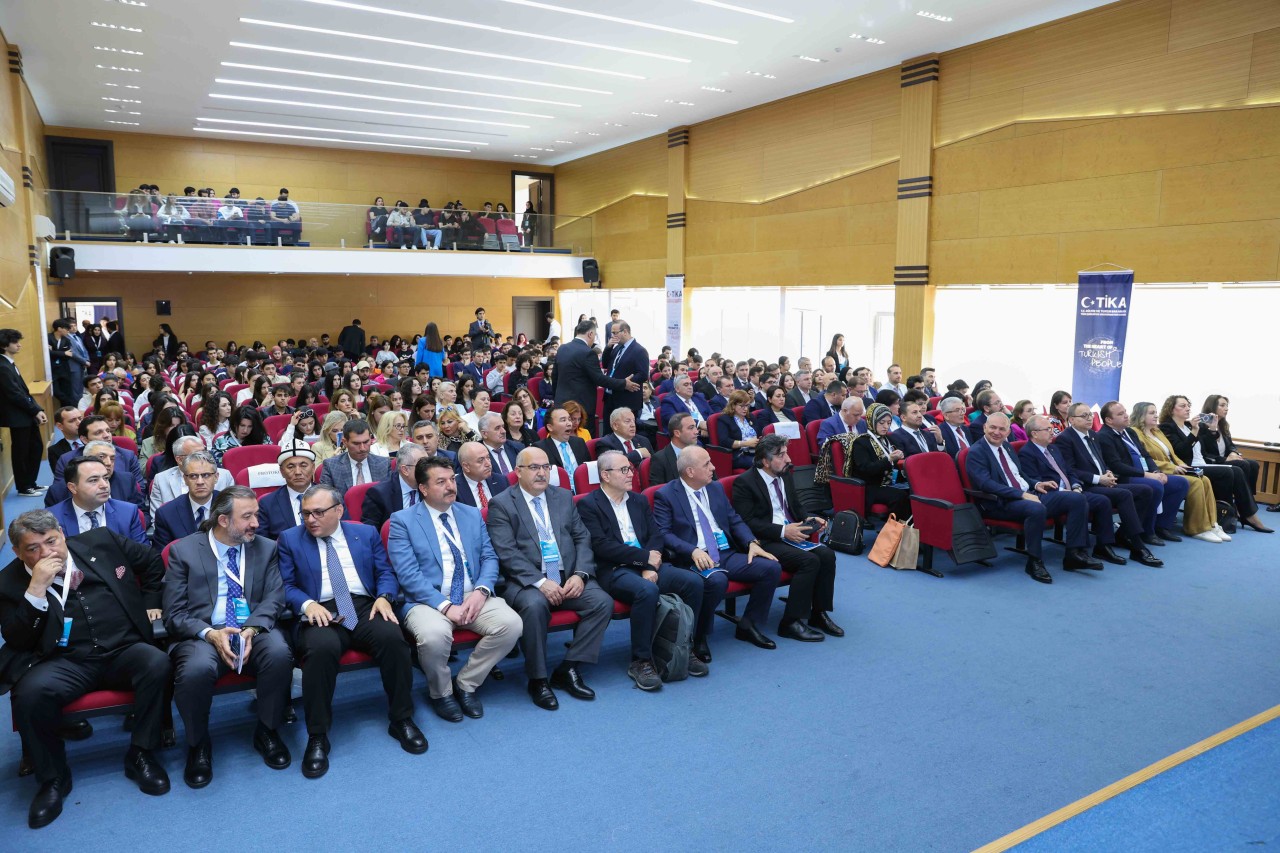 UNEC-də beynəlxalq konfrans keçirilir - FOTOLAR