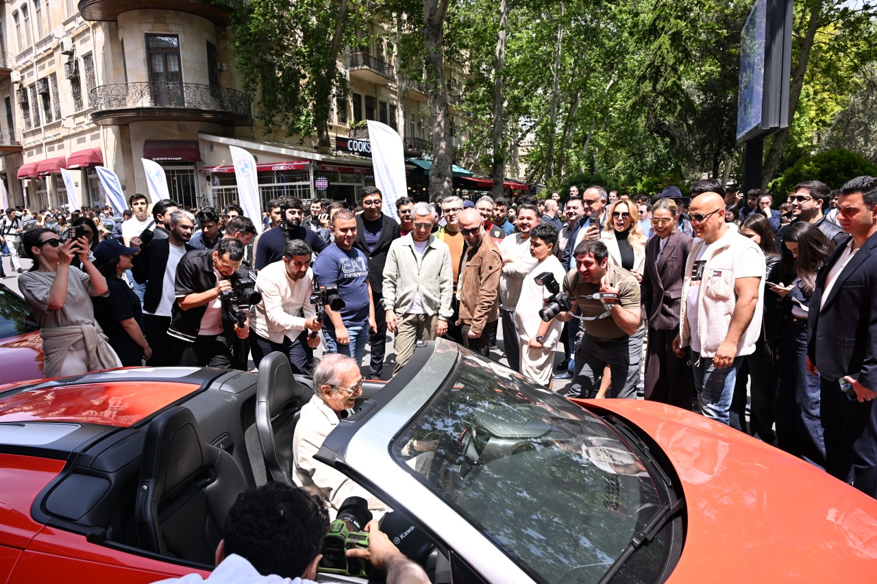 Bakıda sürət avtomobilləri nümayiş olundu - FOTOLAR