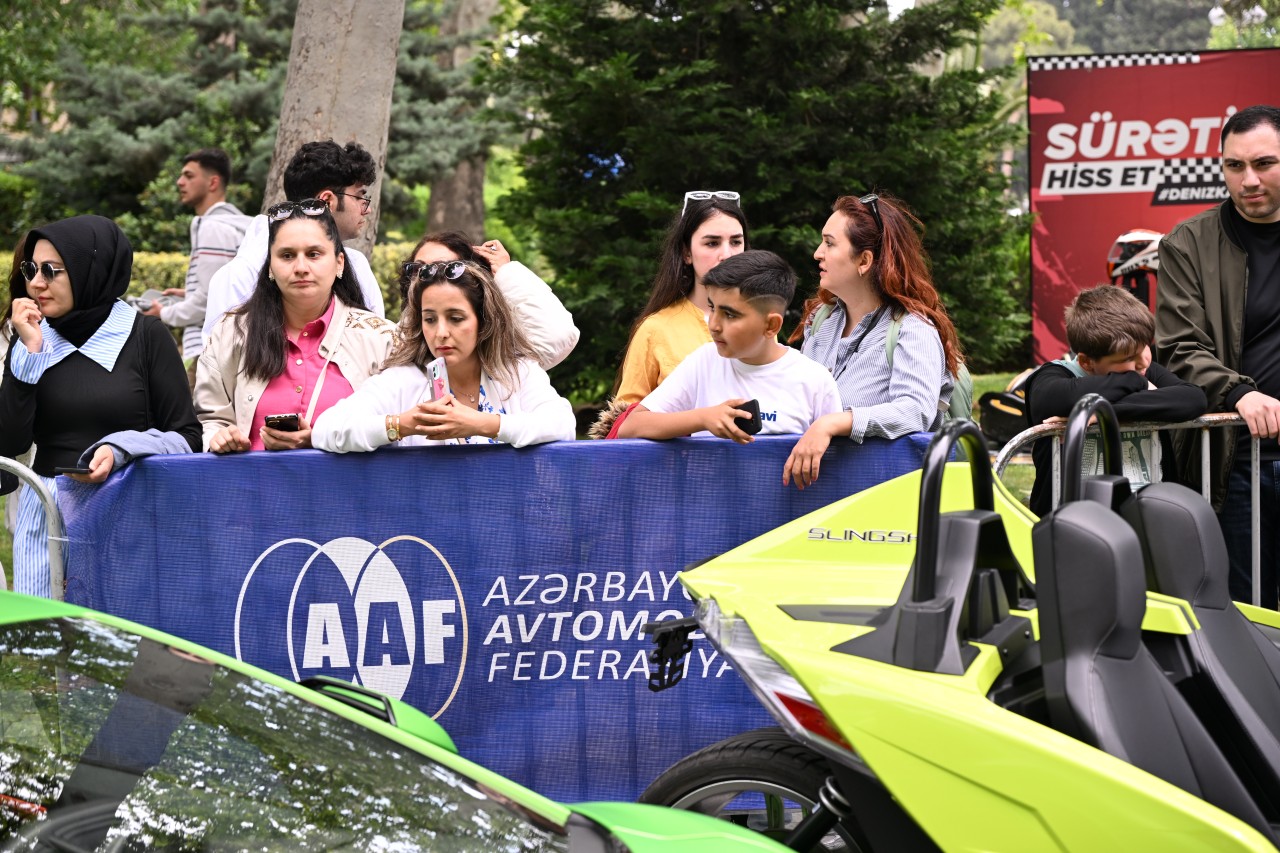 Bakıda sürət avtomobilləri nümayiş olundu - FOTOLAR