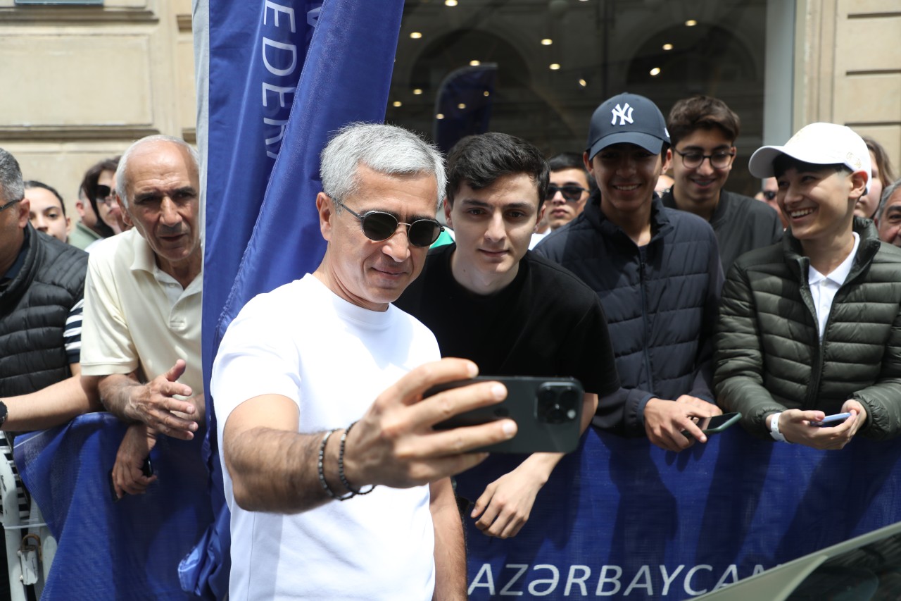 Bakıda sürət avtomobilləri nümayiş olundu - FOTOLAR