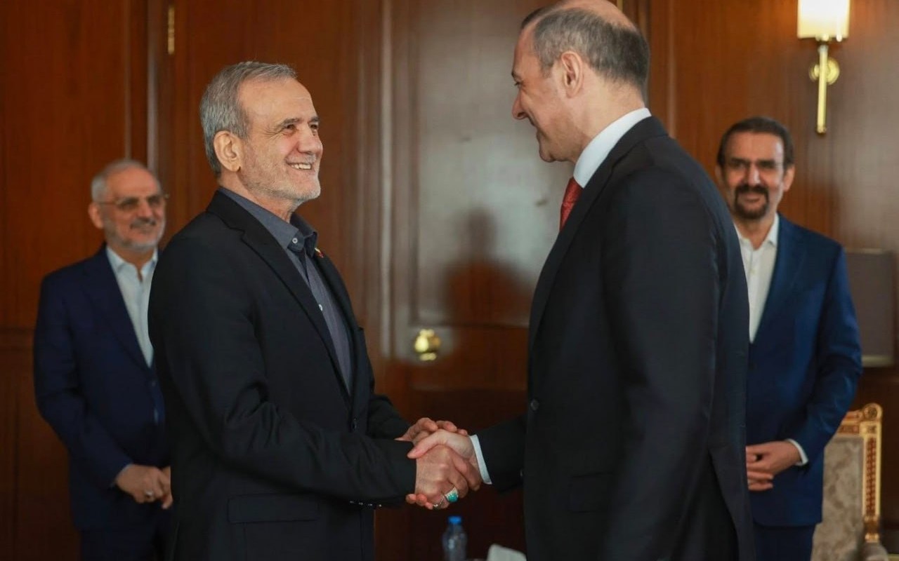 Pezeşkian Qriqoryanlagörüşdü Pezeşkian Qriqoryanlagörüşdü