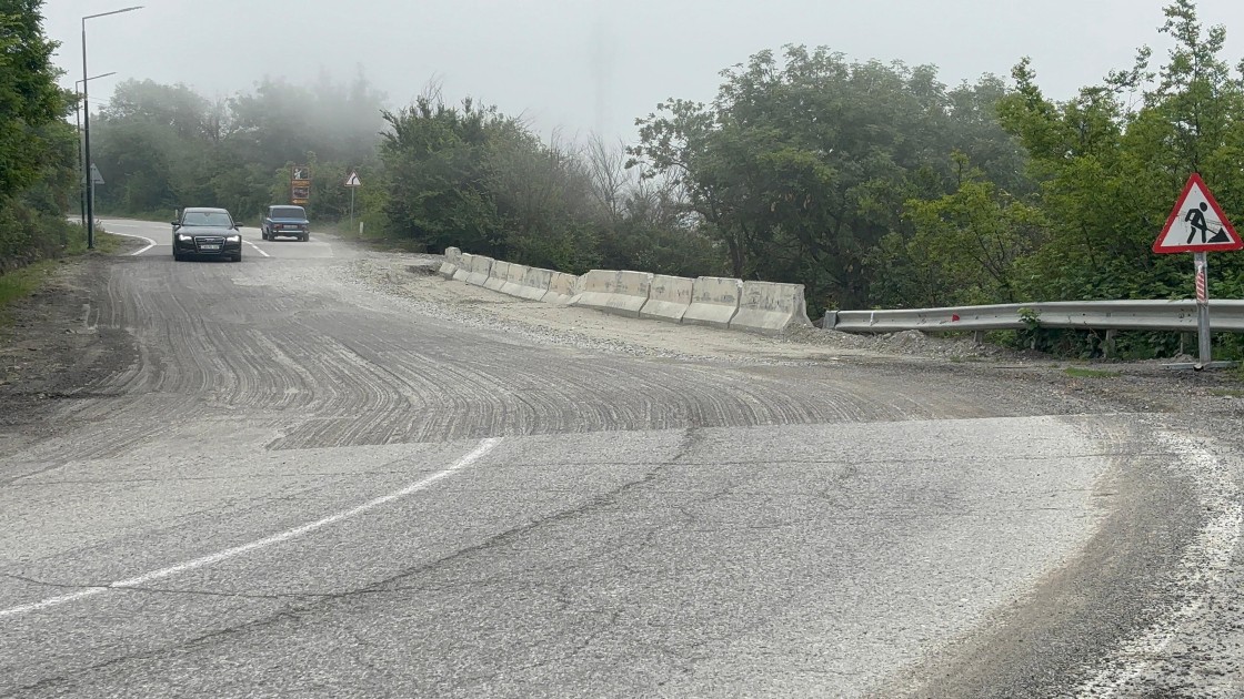 Ağsu aşırımında torpaq sürüşməsi yenidən aktivləşdi - FOTOLAR