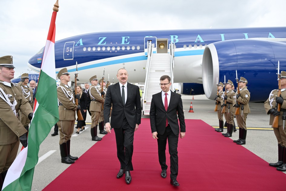 Prezident Macarıstana getdi - FOTOLAR