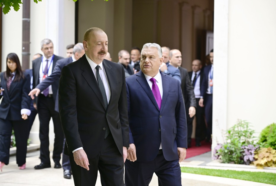İlham Əliyevin Orbanla məhdud tərkibdə görüşü oldu - FOTOLAR