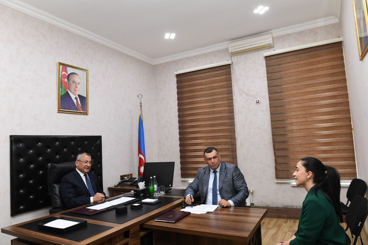 Komitə sədri vətəndaşların müraciətlərini dinlədi - FOTOLAR