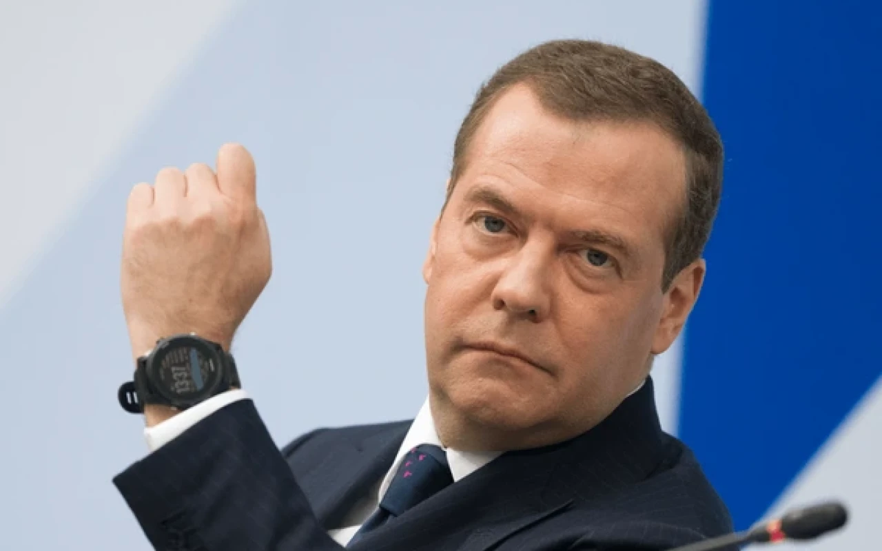 "Bəşəriyyət qlobal fəlakətin astanasındadır" -Medvedev "Bəşəriyyət qlobal fəlakətin astanasındadır" -Medvedev