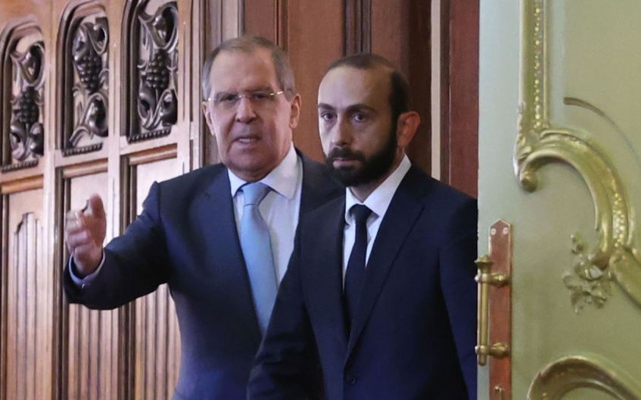 Lavrov erməni həmkarı ilə görüşdü Lavrov erməni həmkarı ilə görüşdü