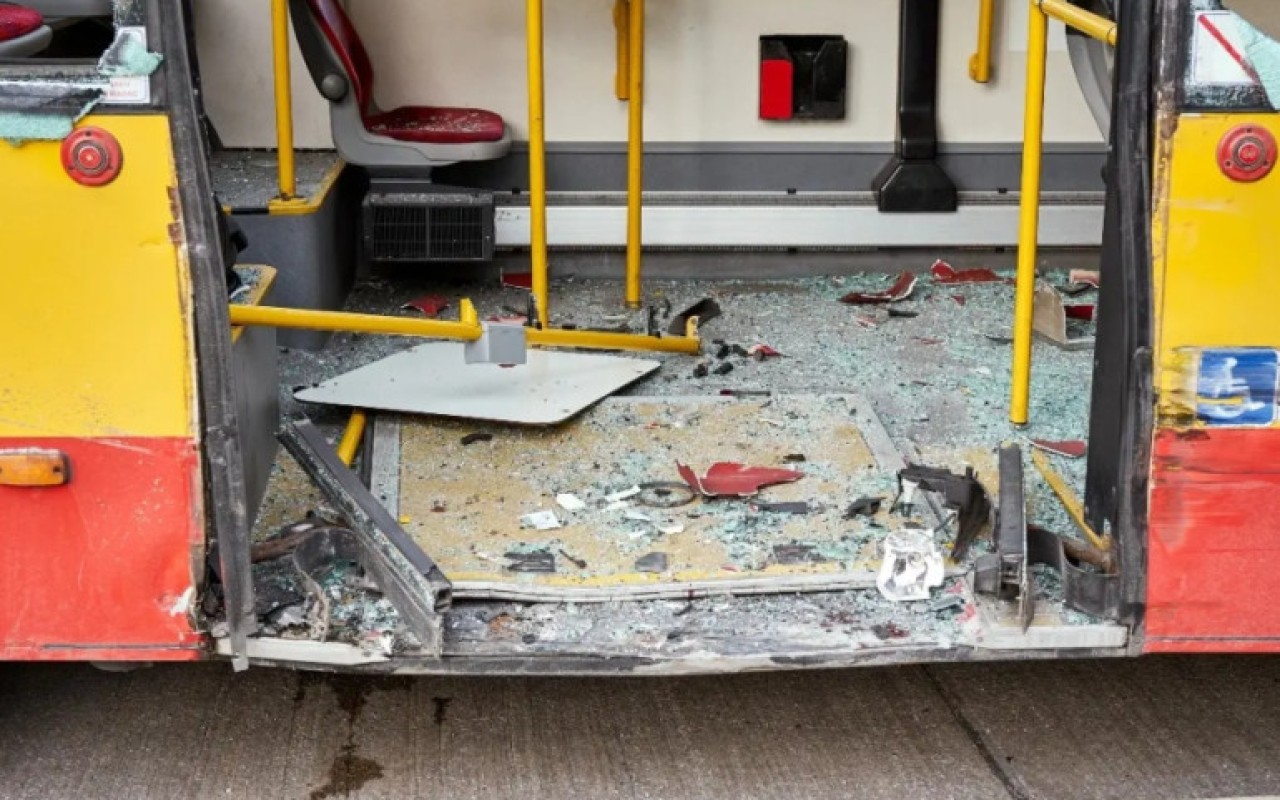 Pakistanda məktəb avtobusu partladıldı- Uşaqlar öldü Pakistanda məktəb avtobusu partladıldı- Uşaqlar öldü
