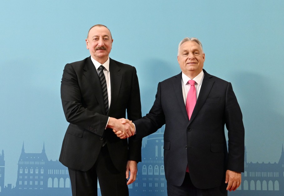 İlham Əliyev Budapeştdə TDT-nin qeyri-rəsmi iclasında - FOTOLAR (YENİLƏNİB)