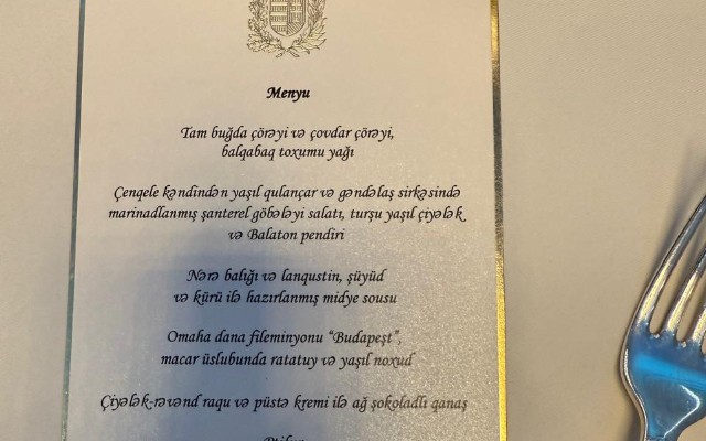 Macarıstanda prezidentlərə təqdim olunan yemək menyusu- FOTOLAR Macarıstanda prezidentlərə təqdim olunan yemək menyusu- FOTOLAR