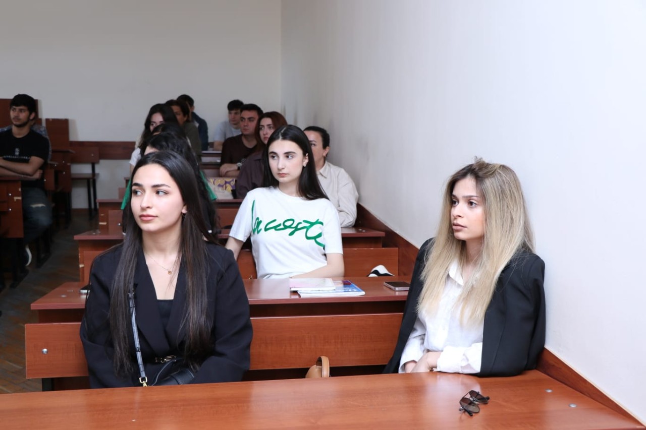 AzMİU tələbələrinə “Bank işinin təşkili” mövzusunda təlim keçirildi - FOTOLAR
