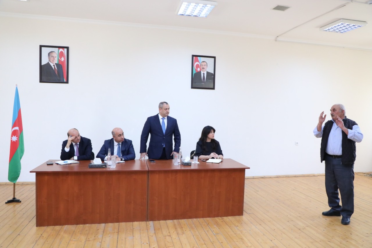 Adil Əliyev vətəndaşların problemlərini yerindəcə həll etdi - FOTOLAR