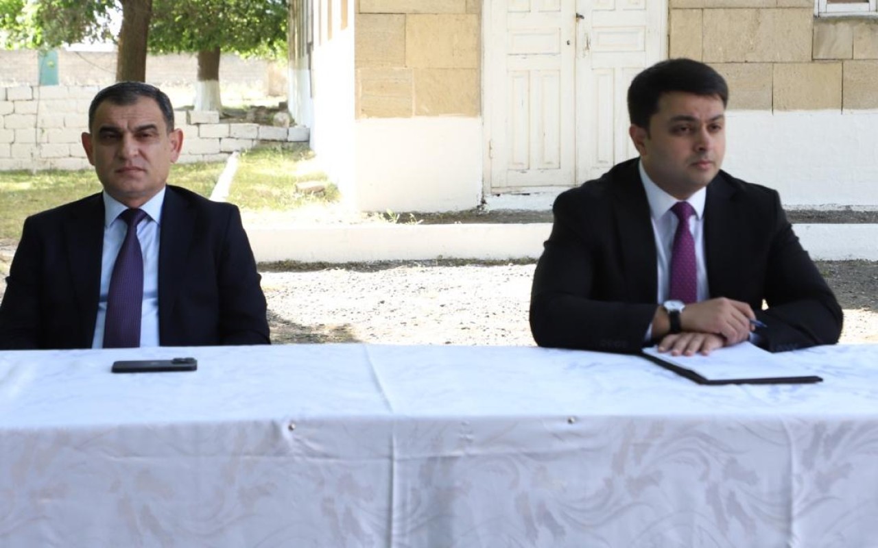 Neftçalanın icra başçısı səyyar görüş keçirib -FOTOLAR Neftçalanın icra başçısı səyyar görüş keçirib -FOTOLAR
