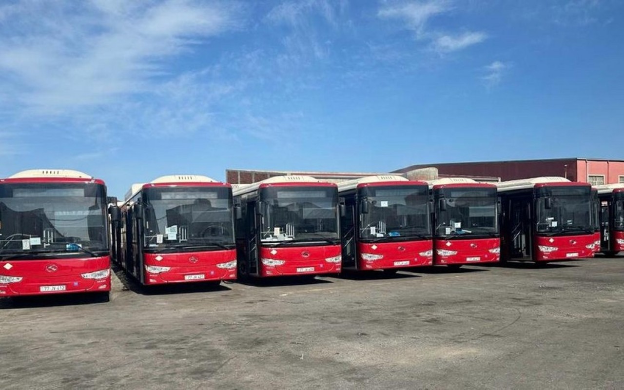 Daha bir marşrut xəttində avtobuslar yenilənir Daha bir marşrut xəttində avtobuslar yenilənir