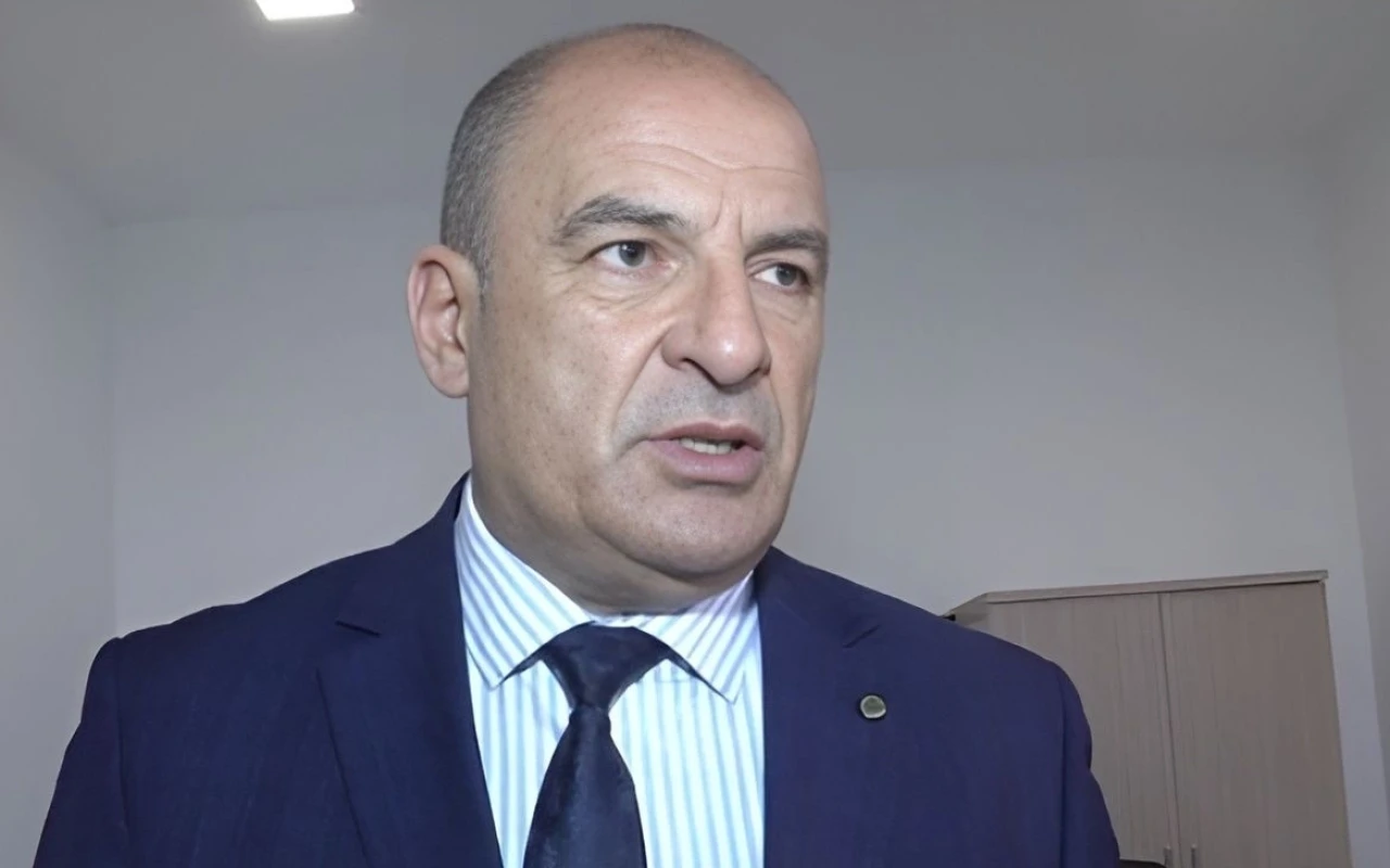 Qalmaqallı direktorişdən çıxarıldı Qalmaqallı direktorişdən çıxarıldı