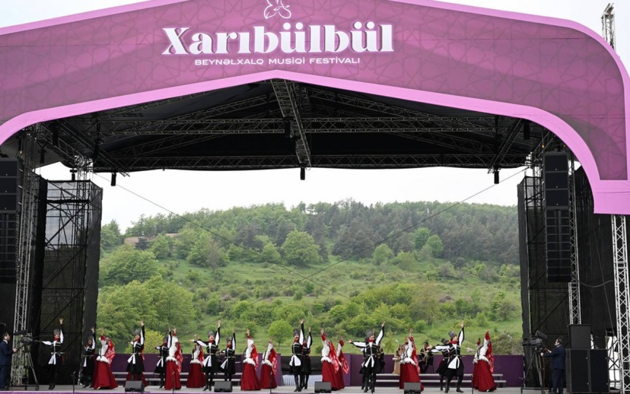 Şuşada "Xarıbülbül" Musiqi Festivalı başlayıb Şuşada "Xarıbülbül" Musiqi Festivalı başlayıb