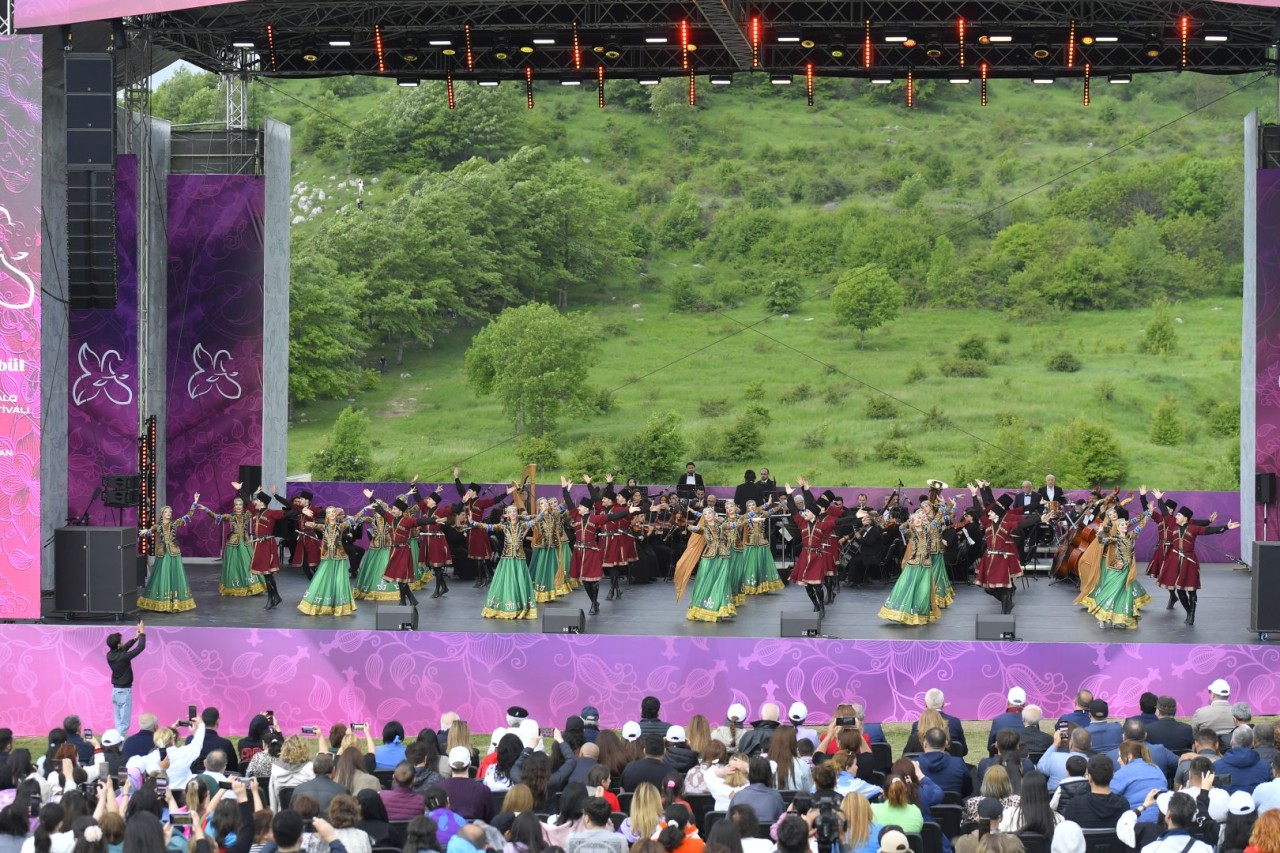 “Xarıbülbül” Beynəlxalq Musiqi Festivalında Polad Bülbüloğlunun konserti olub - FOTOLAR