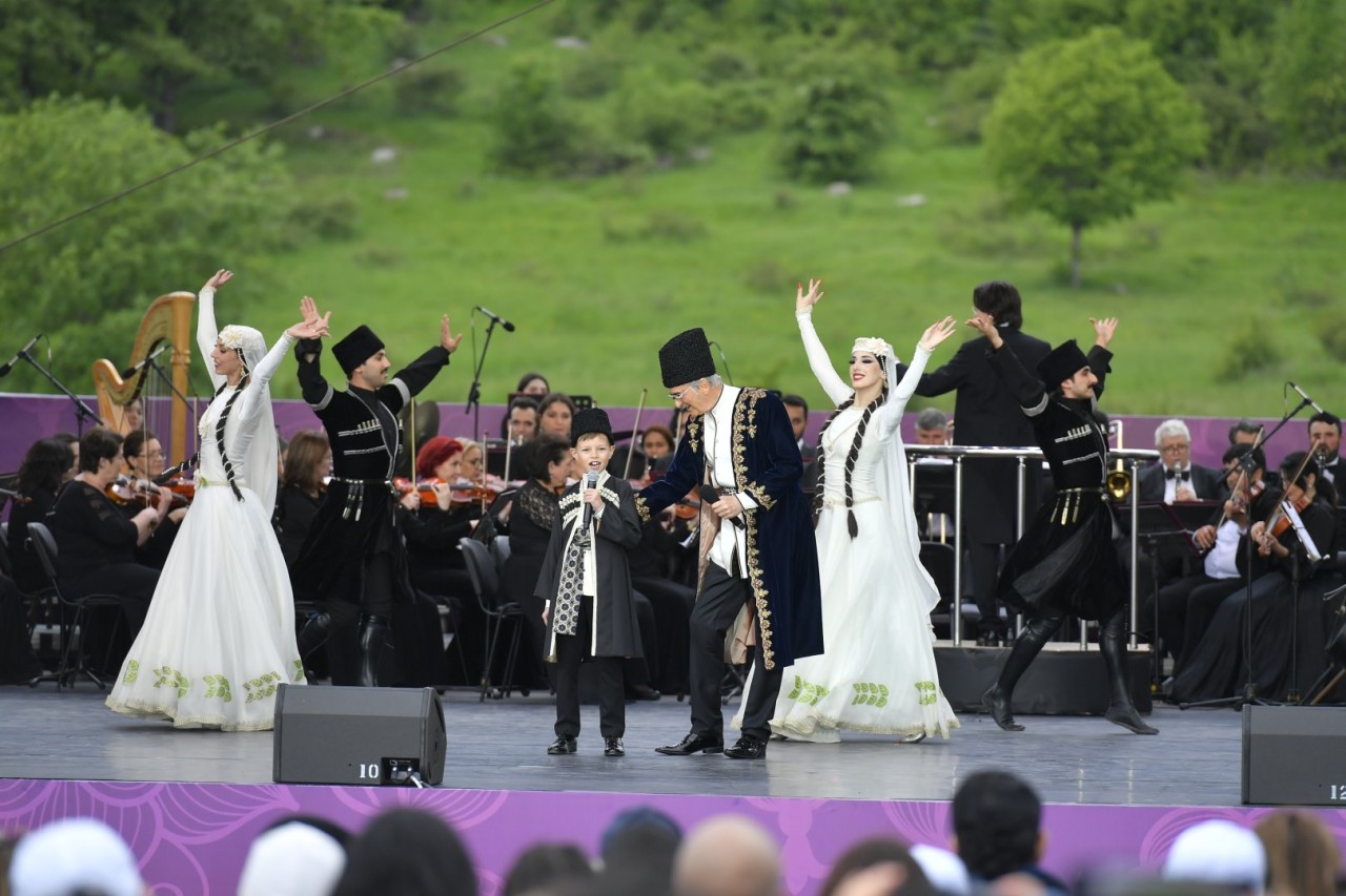 “Xarıbülbül” Beynəlxalq Musiqi Festivalında Polad Bülbüloğlunun konserti olub - FOTOLAR