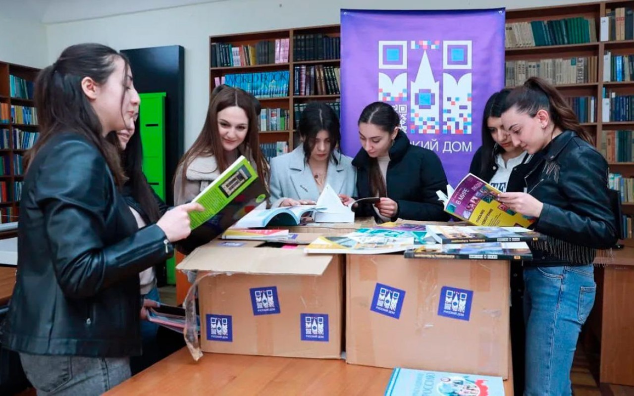 Daha bir ölkədə "Rus Evi"nin işidayandırılıb