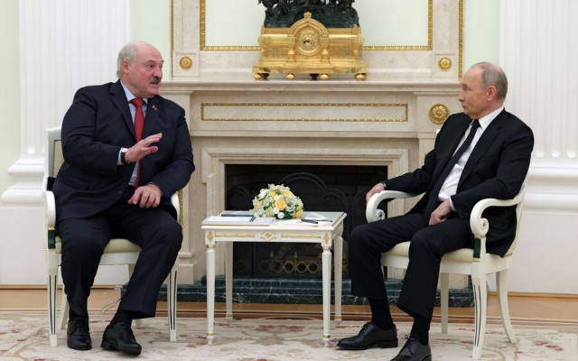 Putin Lukaşenko ilədanışdı