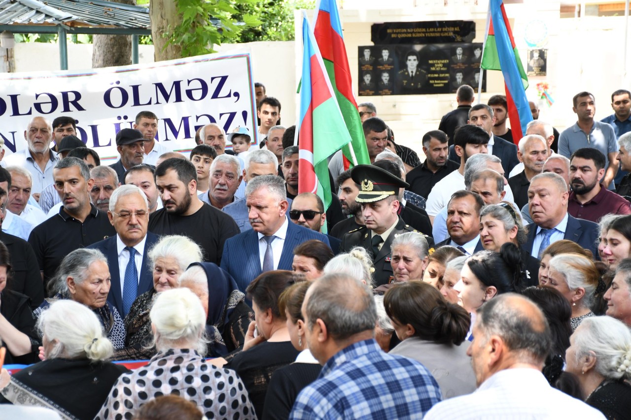 Ağdamın icra başçısı şəhidin dəfn mərasimində iştirak edib - FOTOLAR
