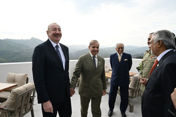 Prezidentin Şahbaz Şəriflə geniş tərkibdə görüşü oldu- FOTOLAR