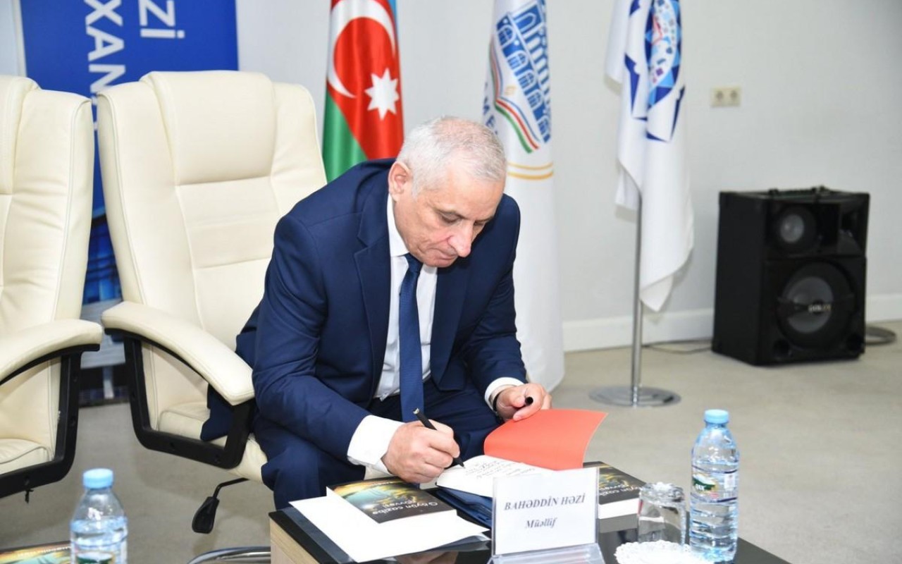 Bahəddin Həzinin “Göyün cazibə qüvvəsi” kitabının təqdimatı olub -FOTO Bahəddin Həzinin “Göyün cazibə qüvvəsi” kitabının təqdimatı olub -FOTO