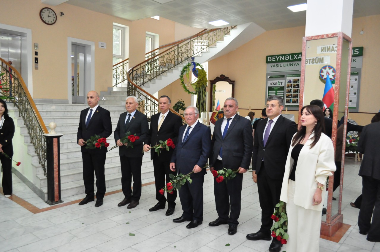 YAP Nərimanov rayon təşkilatı Müstəqillik Günü ilə bağlı tədbir keçirdi - FOTOLAR