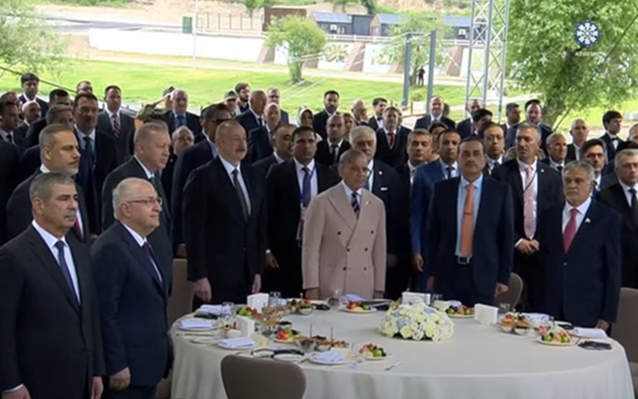 Liderlər bayramı Həkəri sahilində qeyd edir -CANLI YAYIM Liderlər bayramı Həkəri sahilində qeyd edir -CANLI YAYIM