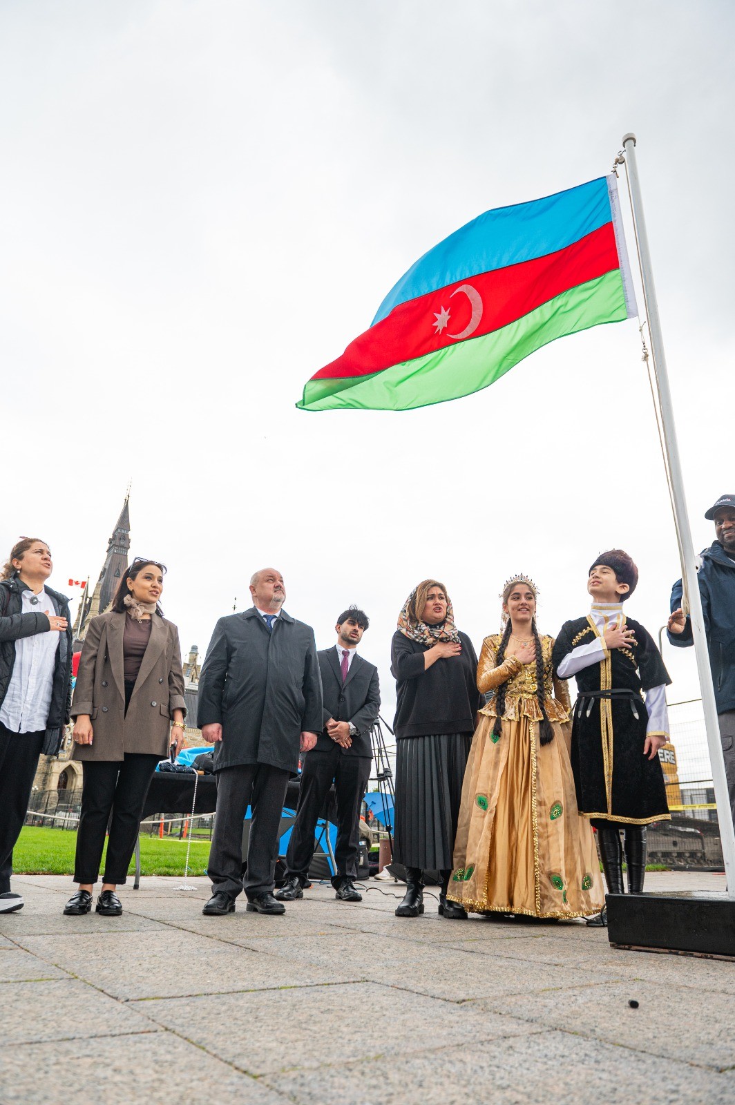 Kanada parlamentinin önündə Azərbaycan bayrağı qaldırılıb - FOTOLAR