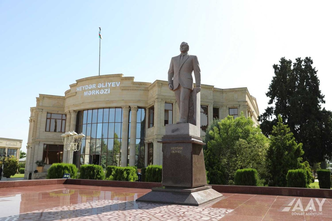 AAYDA sədri vətəndaşların müraciətlərini dinlədi - FOTOLAR