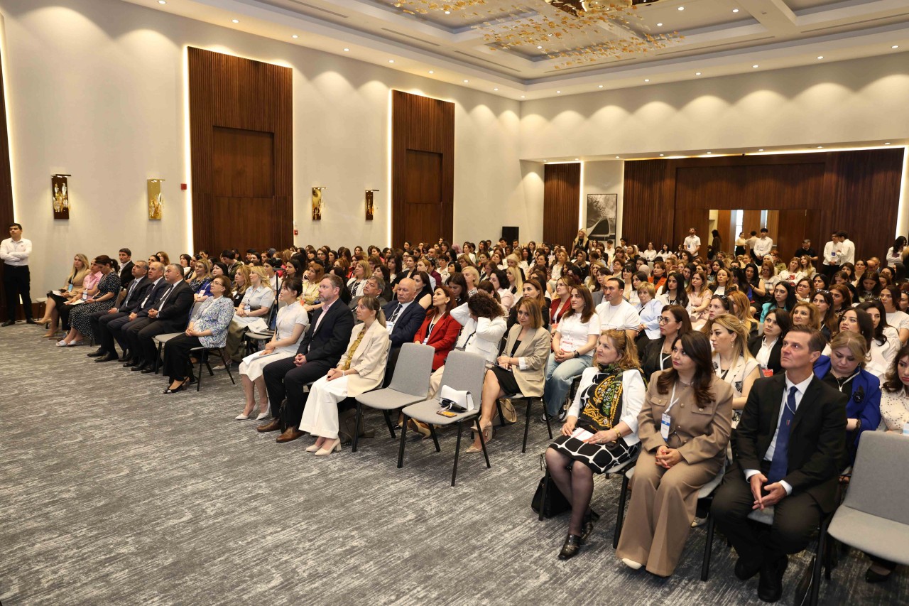 UNEC-də III Xarici Dil Müəllimləri Forumu keçirilib - FOTOLAR