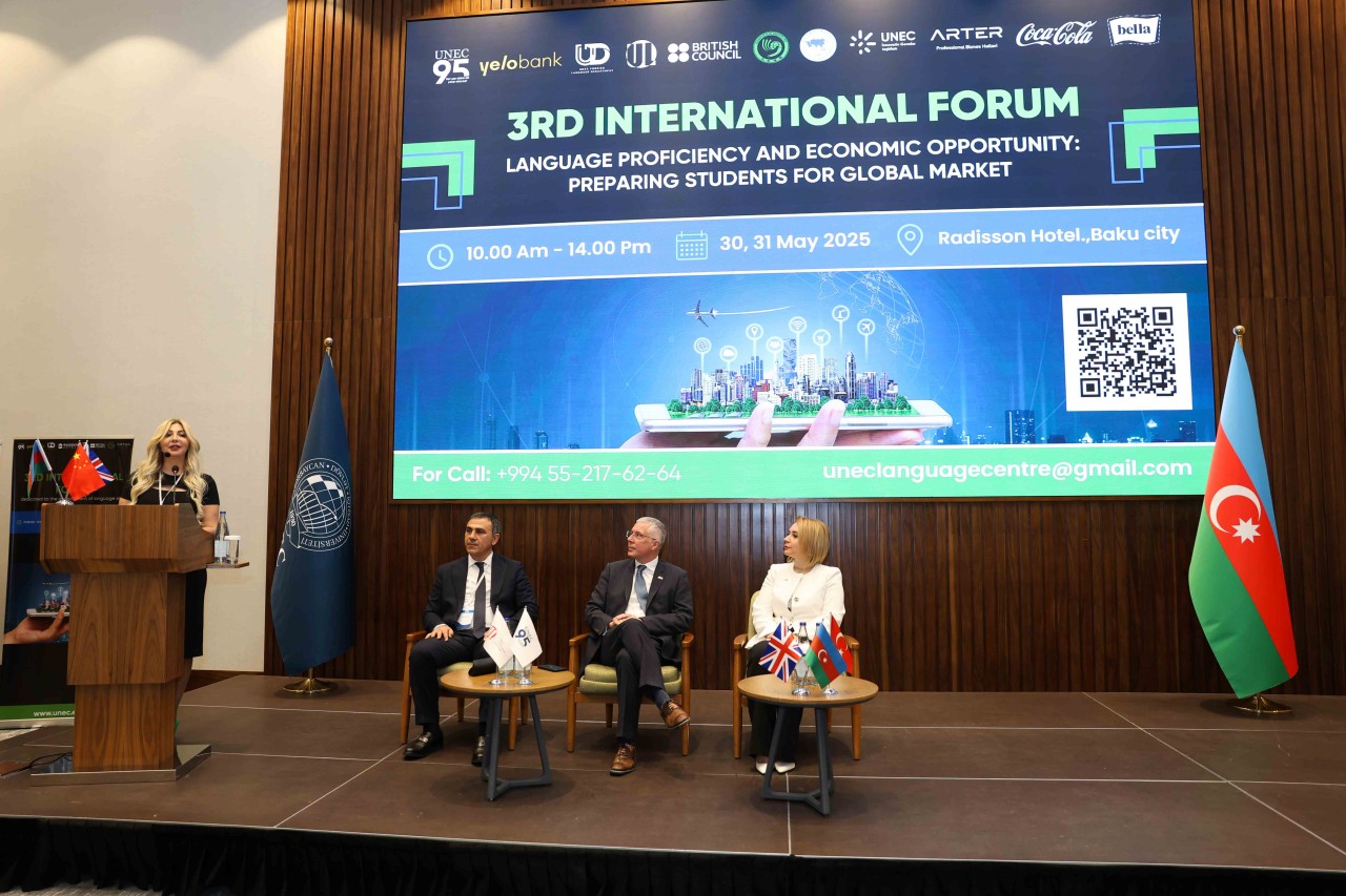 UNEC-də III Xarici Dil Müəllimləri Forumu keçirilib - FOTOLAR