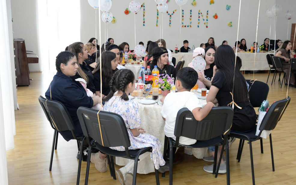 Valideynləri cəzaçəkmə müəssisəsində olan uşaqlar da bu günü təntənəli qeyd etdi - FOTOLAR