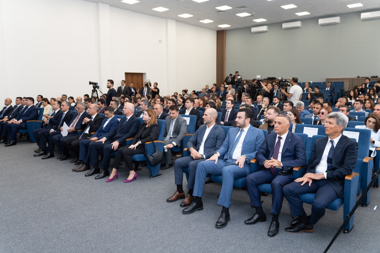 Veysəloğlu Şirkətlər Qrupu 50 tələbəyə təqaüd ayırdı - FOTOLAR