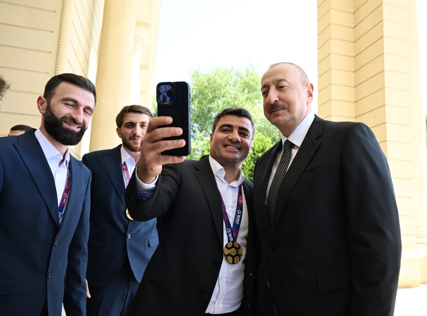 Prezident milli komandanın üzvlərini qəbul etdi - FOTOLAR (YENİLƏNİB)