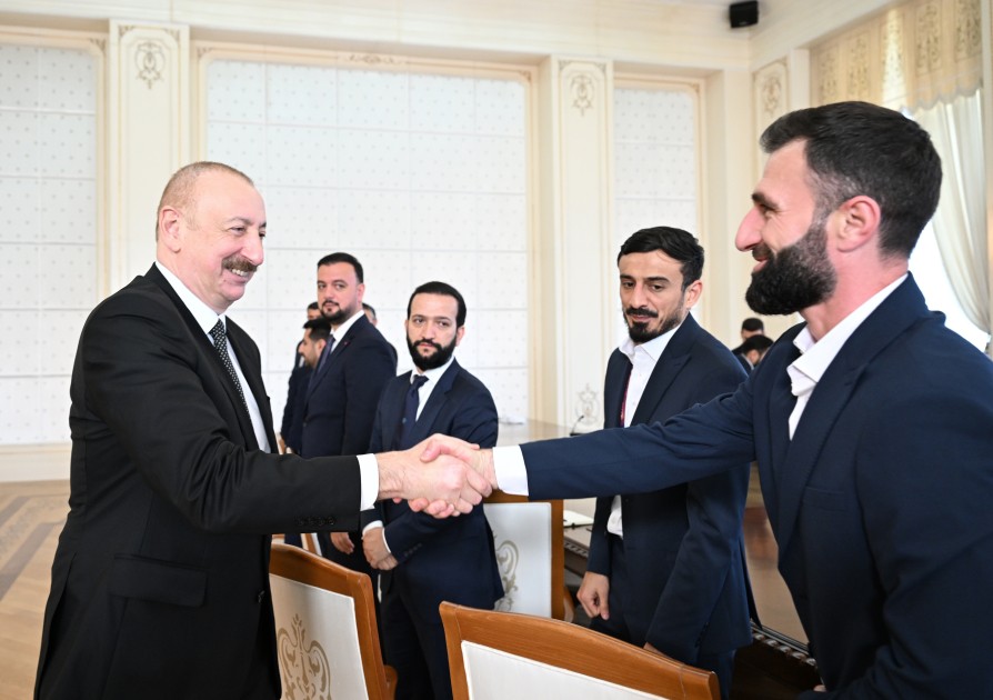 Prezident milli komandanın üzvlərini qəbul etdi - FOTOLAR (YENİLƏNİB)